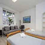 Apartment Comfortable And Quiet Near M4 Metro